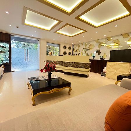 OYO Townhouse 334 Supreme Hotel Cuffe Parade Mumbai Exterior foto