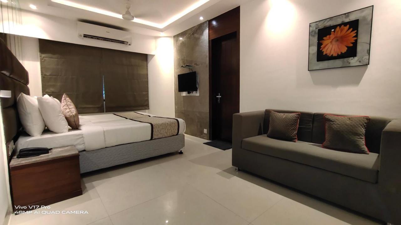 OYO Townhouse 334 Supreme Hotel Cuffe Parade Mumbai Exterior foto