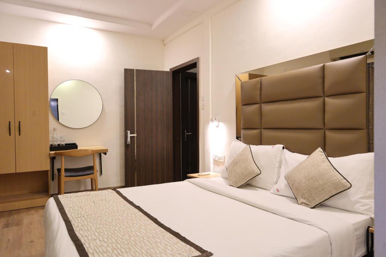 OYO Townhouse 334 Supreme Hotel Cuffe Parade Mumbai Exterior foto
