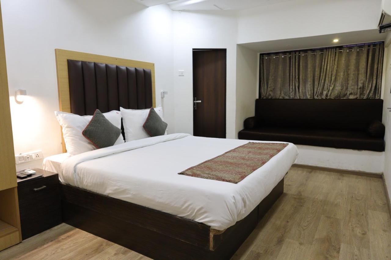 OYO Townhouse 334 Supreme Hotel Cuffe Parade Mumbai Exterior foto