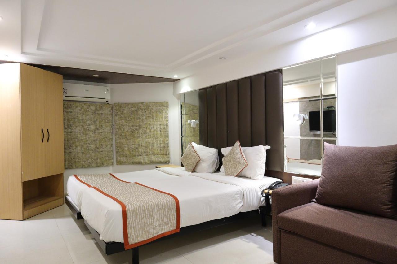 OYO Townhouse 334 Supreme Hotel Cuffe Parade Mumbai Exterior foto