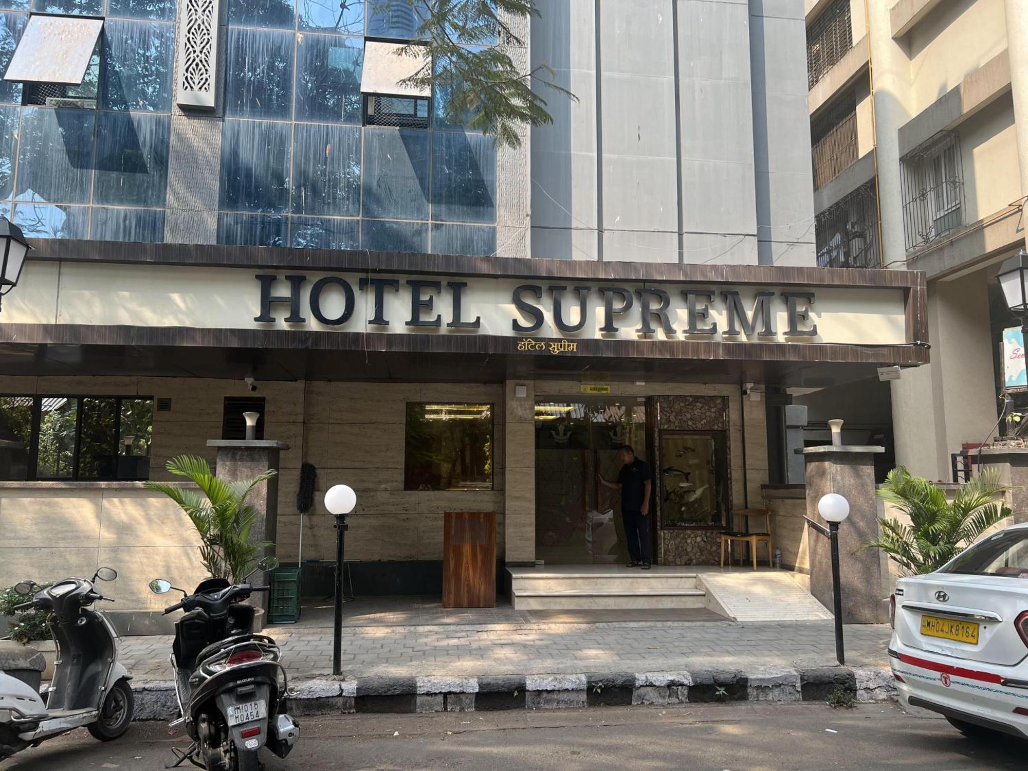 Hotel Supreme - Cuffe Parade Mumbai Exterior foto