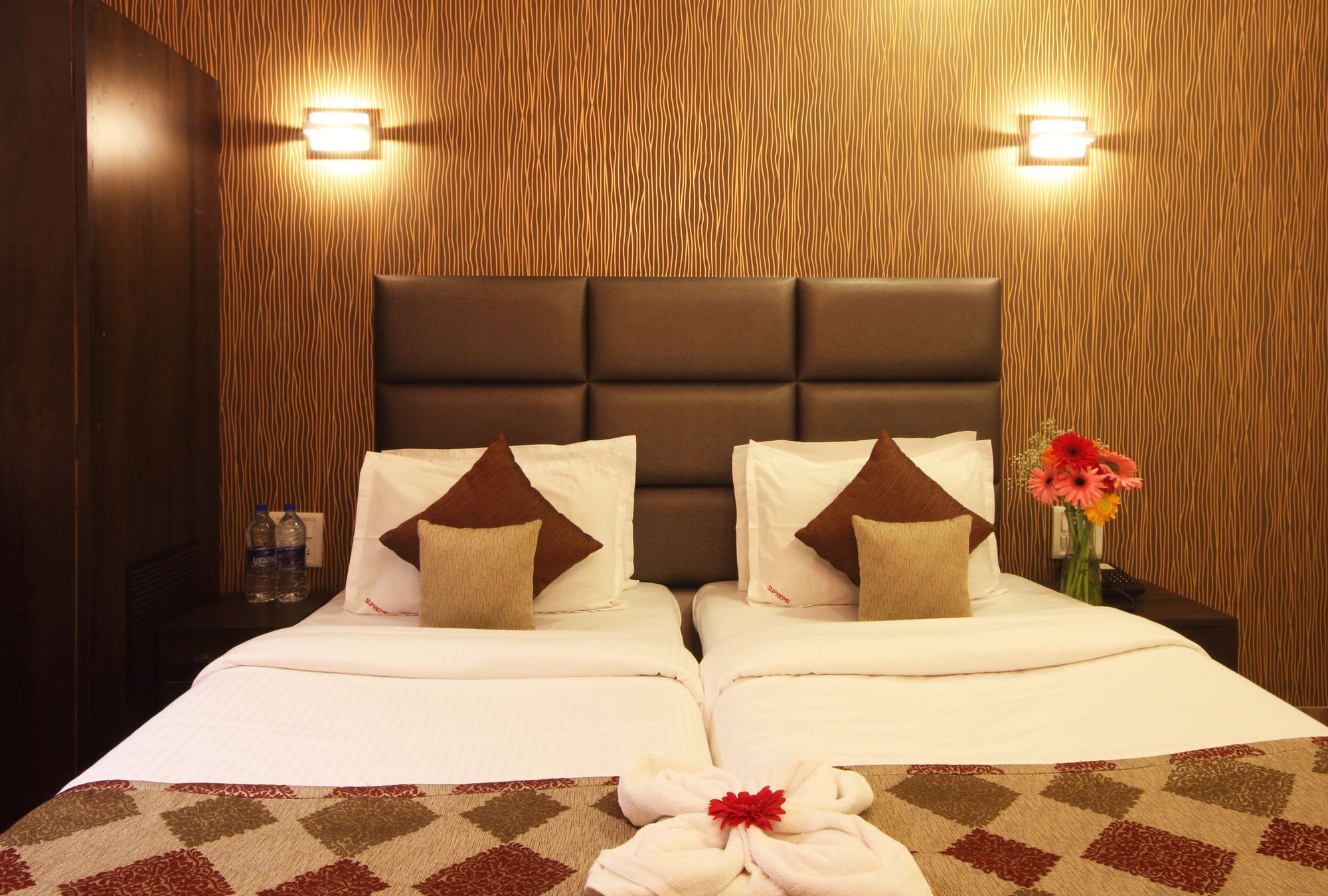 OYO Townhouse 334 Supreme Hotel Cuffe Parade Mumbai Exterior foto